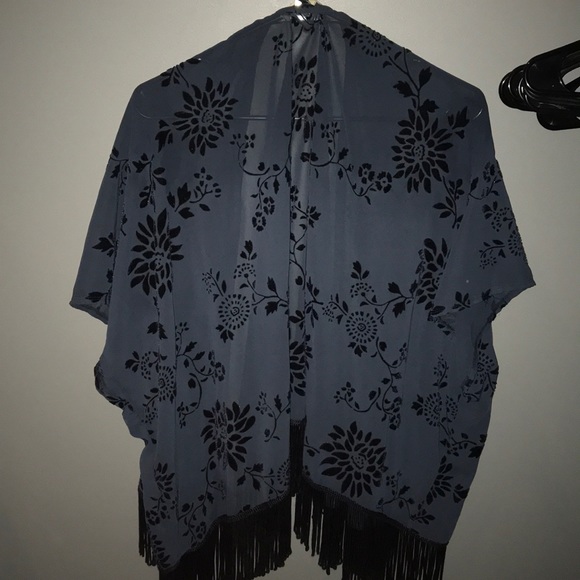 Black Hollister kimono - Picture 2 of 3